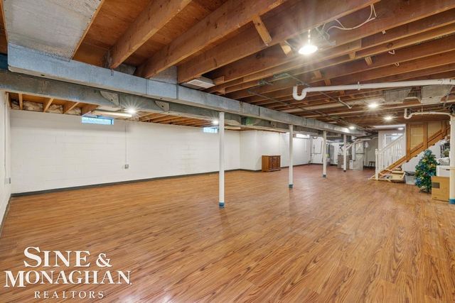 605 Hidden Lane, Grosse Pointe Woods, MI 48235