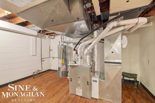 605 Hidden Lane, Grosse Pointe Woods, MI 48235