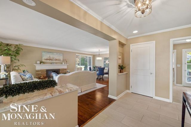 605 Hidden Lane, Grosse Pointe Woods, MI 48235