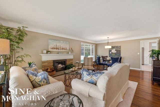 605 Hidden Lane, Grosse Pointe Woods, MI 48235