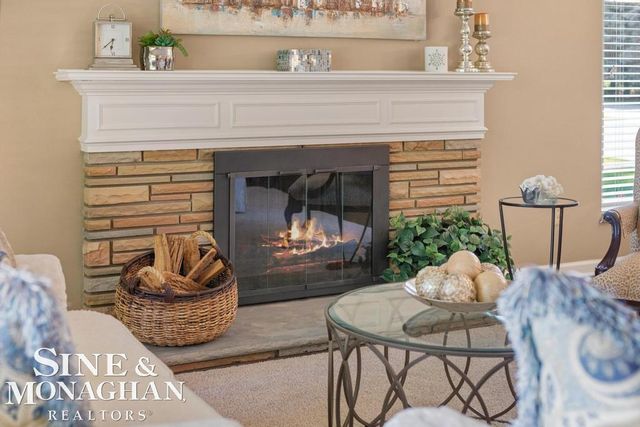 605 Hidden Lane, Grosse Pointe Woods, MI 48235
