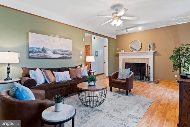 872 WALTONVILLE RD, Hummelstown, PA 17036