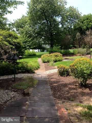 872 WALTONVILLE RD, Hummelstown, PA 17036