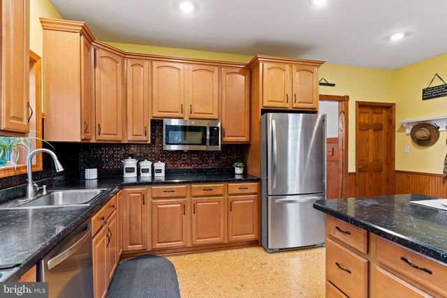 872 WALTONVILLE RD, Hummelstown, PA 17036