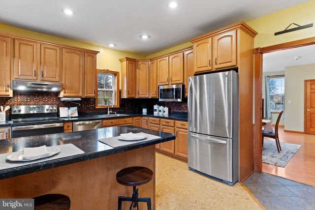 872 WALTONVILLE RD, Hummelstown, PA 17036