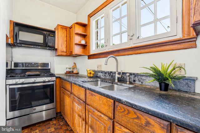 5330 N SYDENHAM ST, Philadelphia, PA 19141