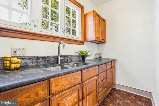 5330 N SYDENHAM ST, Philadelphia, PA 19141