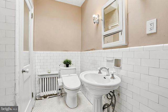 5330 N SYDENHAM ST, Philadelphia, PA 19141