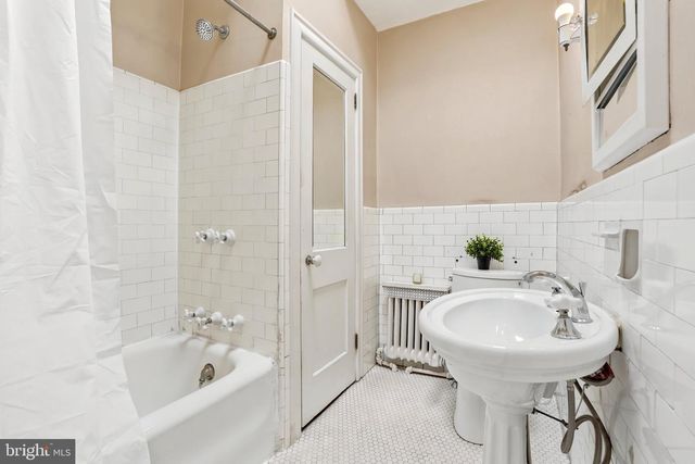 5330 N SYDENHAM ST, Philadelphia, PA 19141