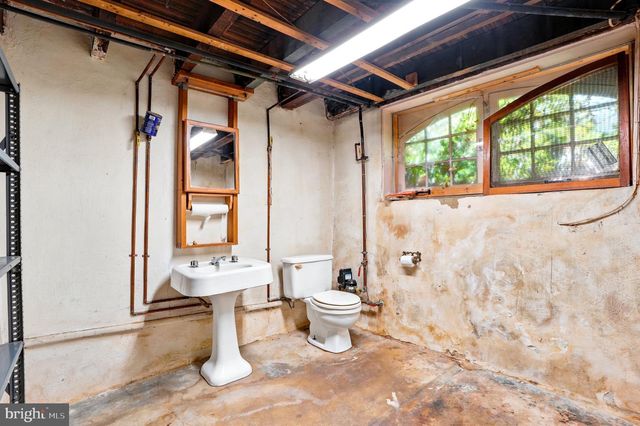5330 N SYDENHAM ST, Philadelphia, PA 19141