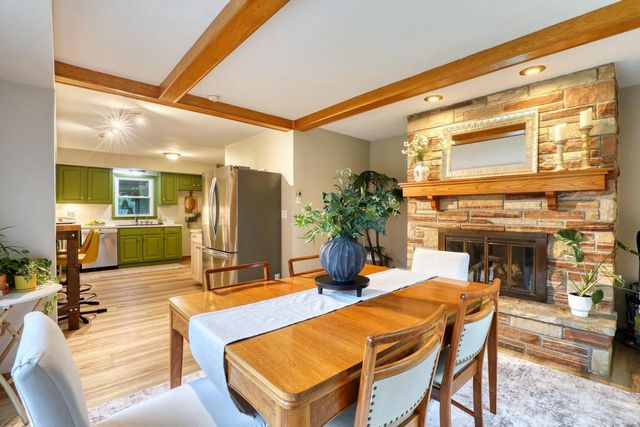 W304S2745 Green Meadow LANE, Waukesha, WI 53188