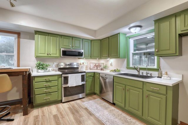 W304S2745 Green Meadow LANE, Waukesha, WI 53188