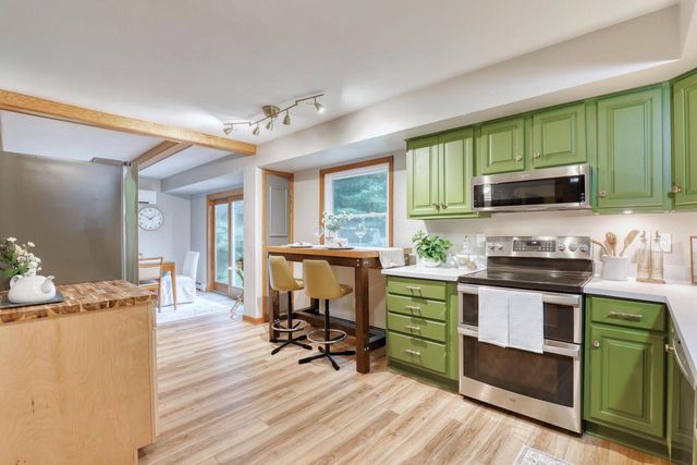 W304S2745 Green Meadow LANE, Waukesha, WI 53188