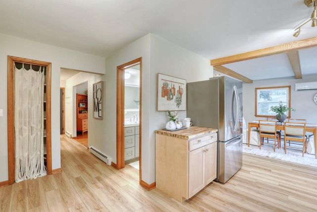 W304S2745 Green Meadow LANE, Waukesha, WI 53188