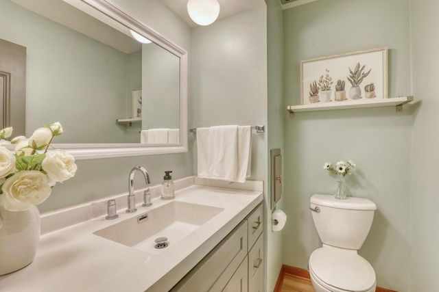 W304S2745 Green Meadow LANE, Waukesha, WI 53188