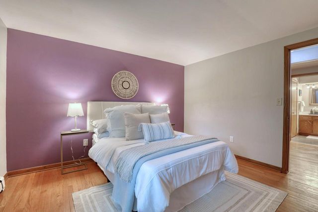 W304S2745 Green Meadow LANE, Waukesha, WI 53188