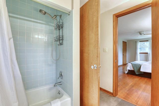 W304S2745 Green Meadow LANE, Waukesha, WI 53188