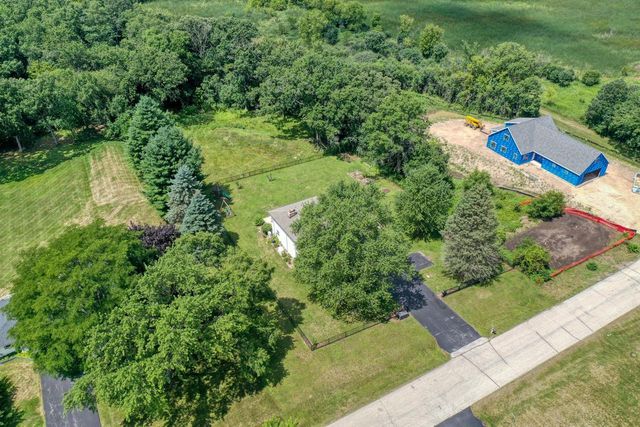 W304S2745 Green Meadow LANE, Waukesha, WI 53188