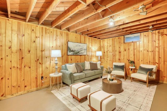 W304S2745 Green Meadow LANE, Waukesha, WI 53188