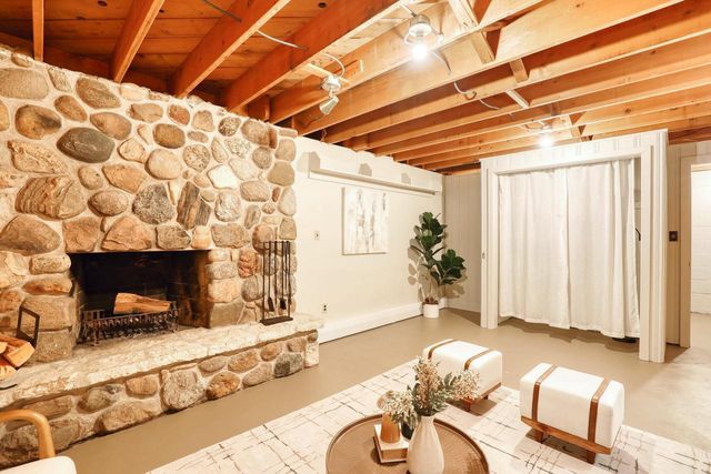 W304S2745 Green Meadow LANE, Waukesha, WI 53188