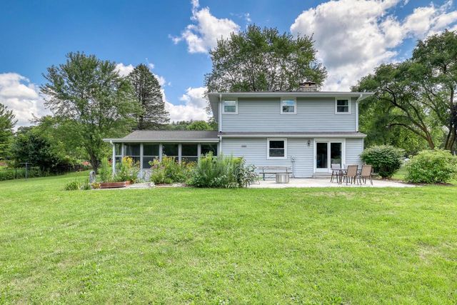 W304S2745 Green Meadow LANE, Waukesha, WI 53188