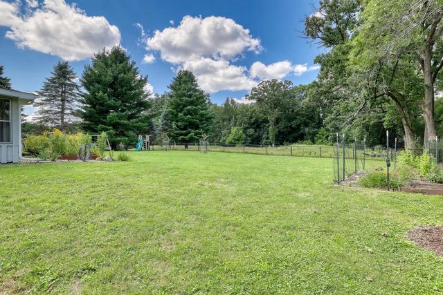 W304S2745 Green Meadow LANE, Waukesha, WI 53188