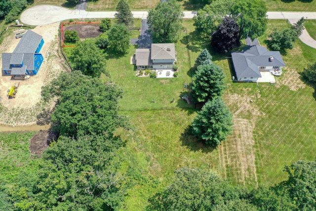 W304S2745 Green Meadow LANE, Waukesha, WI 53188
