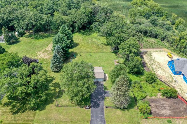 W304S2745 Green Meadow LANE, Waukesha, WI 53188