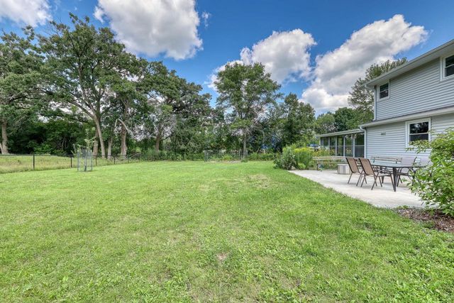 W304S2745 Green Meadow LANE, Waukesha, WI 53188