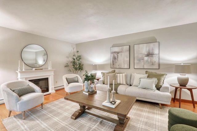 W304S2745 Green Meadow LANE, Waukesha, WI 53188