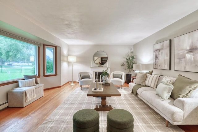 W304S2745 Green Meadow LANE, Waukesha, WI 53188