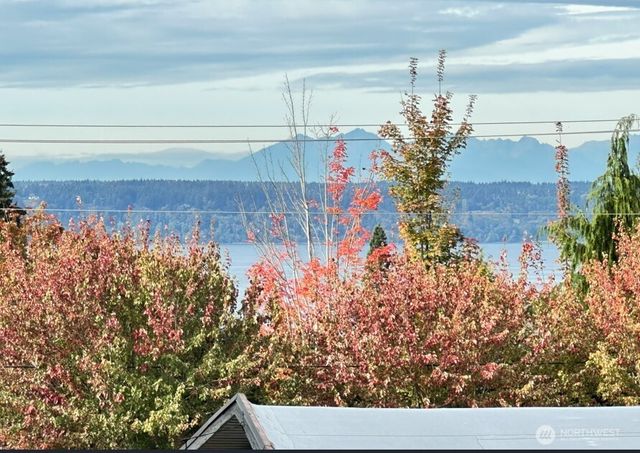 239 SW 184th Street, Normandy Park, WA 98166