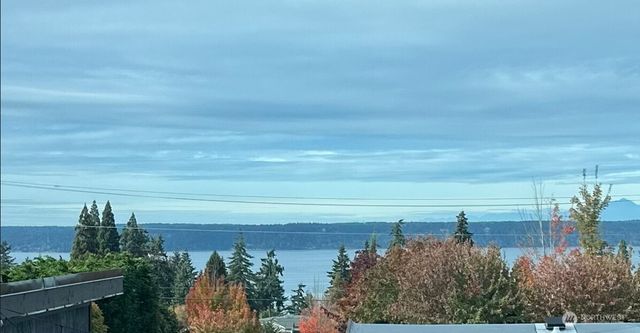 239 SW 184th Street, Normandy Park, WA 98166