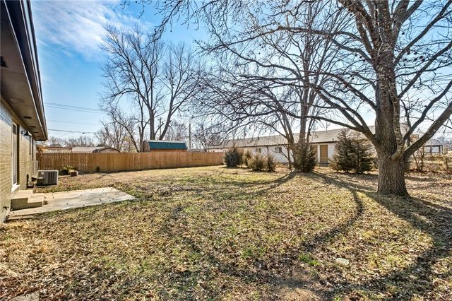 208 13th Street, Bentonville, AR 72712