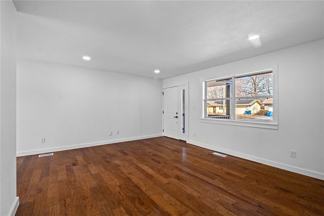 208 13th Street, Bentonville, AR 72712