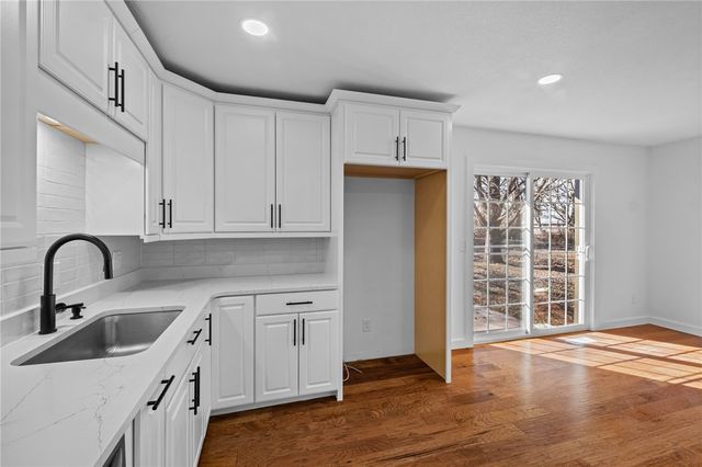 208 13th Street, Bentonville, AR 72712