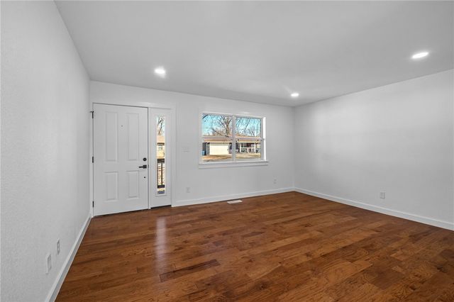 208 13th Street, Bentonville, AR 72712