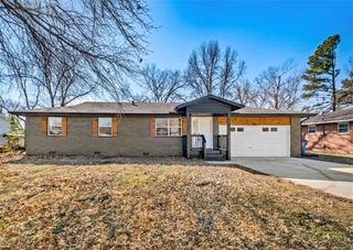 208 13th Street, Bentonville, AR 72712