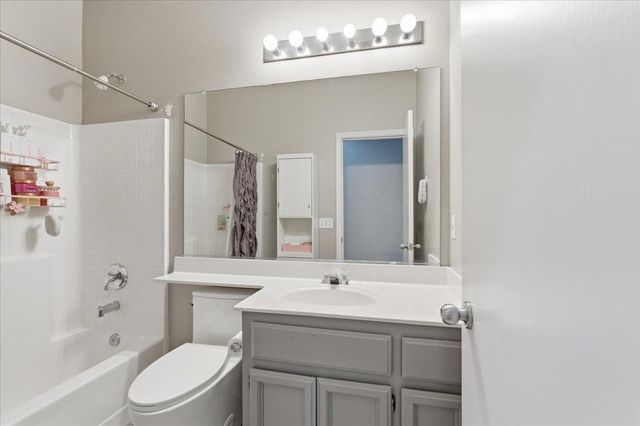 2210 Geary St, West Sacramento, CA 95691