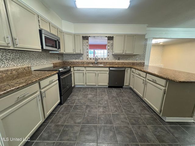 1315 Sussex Drive, Ocean Springs, MS 39564