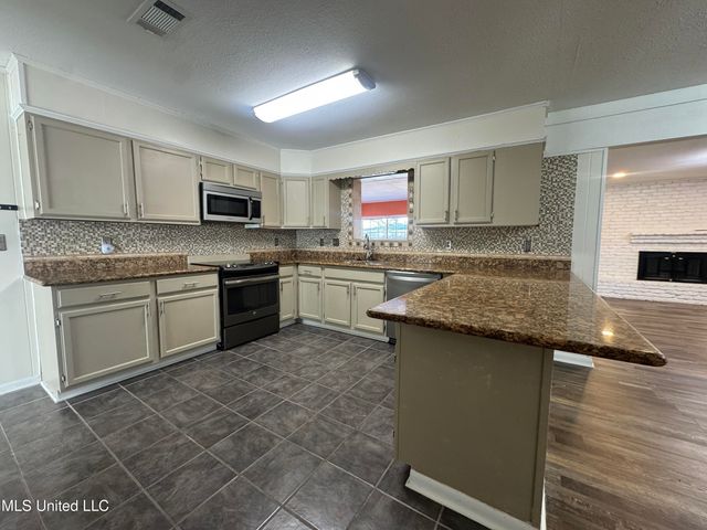 1315 Sussex Drive, Ocean Springs, MS 39564