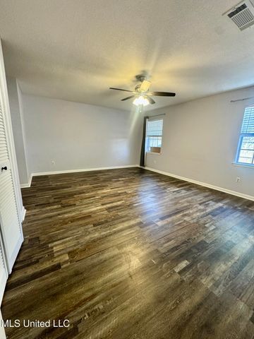 1315 Sussex Drive, Ocean Springs, MS 39564