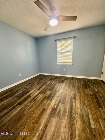 1315 Sussex Drive, Ocean Springs, MS 39564