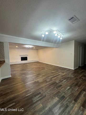 1315 Sussex Drive, Ocean Springs, MS 39564