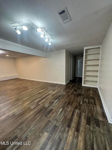 1315 Sussex Drive, Ocean Springs, MS 39564