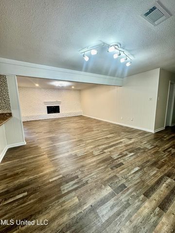 1315 Sussex Drive, Ocean Springs, MS 39564