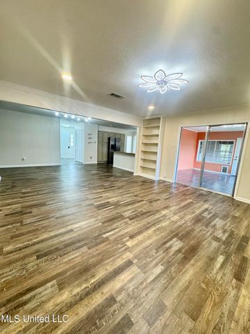 1315 Sussex Drive, Ocean Springs, MS 39564