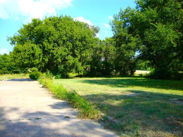 600 E 7th Street, Okmulgee, OK 74447