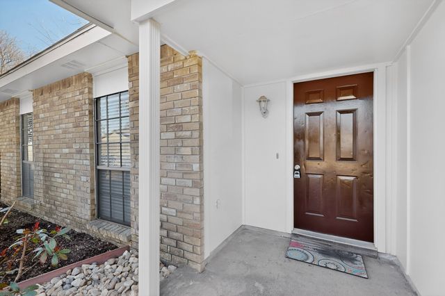 1926 Rambling Ridge Lane, Carrollton, TX 75007