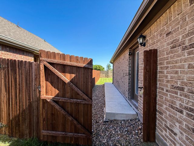 553 New Dawn Drive, Lavon, TX 75166